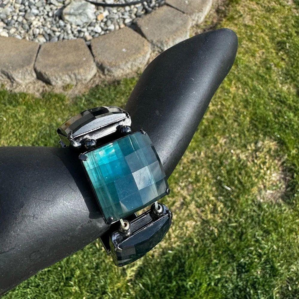 Vintage Signed Joan Rivers Blue Acrylic Gunmetal‎ Stretchy Bracelet